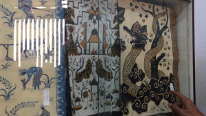 Read more about the article Dipuji Orang Jepang,  Katura Pertahankan Karya Batik Trusmi Lebih dari Setengah Abad